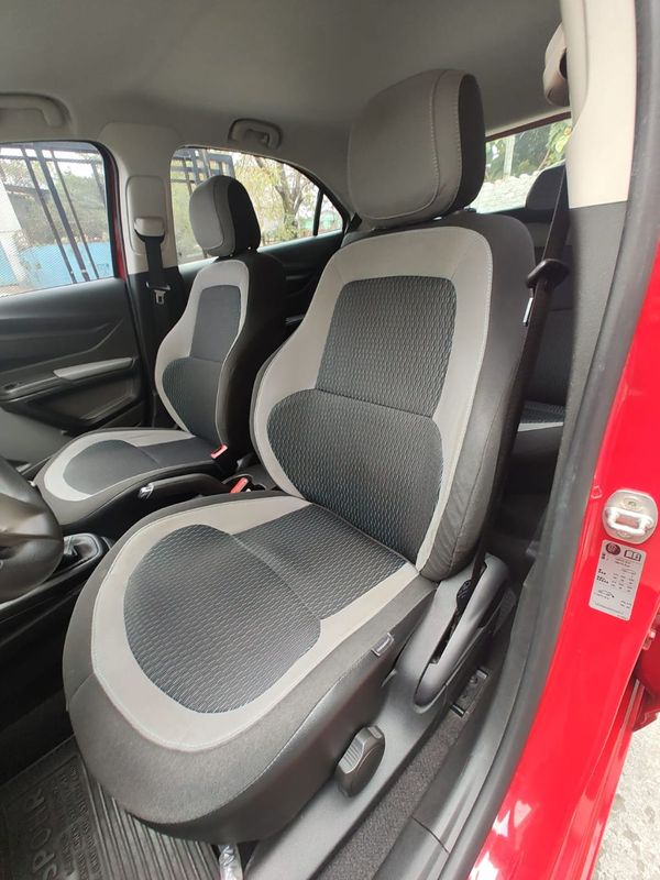 CHEVROLET ONIX HATCH LT 1.0 8V FlexPower Mec. 2015/2016 RENNER AUTOMÓVEIS LAJEADO / Carros no Vale CHEVROLET ONIX HATCH LT 1.0 8V FlexPower Mec. 2015/2016 RENNER AUTOMÓVEIS LAJEADO / Carros no Vale