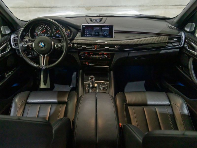 BMW X5 4.4 V8 TURBO M 2017/2018 PASTORE CAR COLLECTION BENTO GONÇALVES / Carros no Vale BMW X5 4.4 V8 TURBO M 2017/2018 PASTORE CAR COLLECTION BENTO GONÇALVES / Carros no Vale