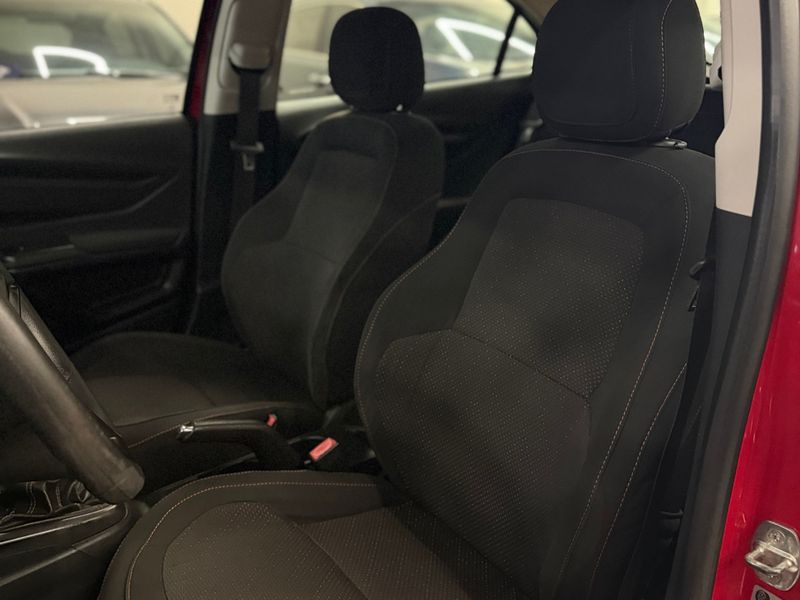 CHEVROLET ONIX 1.4 MPFI LT 8V 2013/2014 LEHMEN VEÍCULOS VENÂNCIO AIRES / Carros no Vale