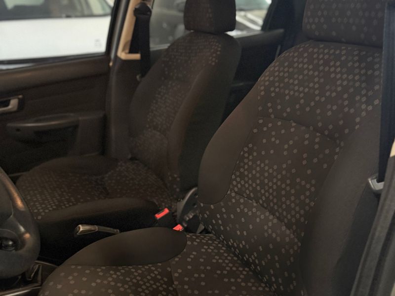 FIAT PALIO 1.4 MPI ATTRACTIVE 8V 2011/2011 LEHMEN VEÍCULOS VENÂNCIO AIRES / Carros no Vale