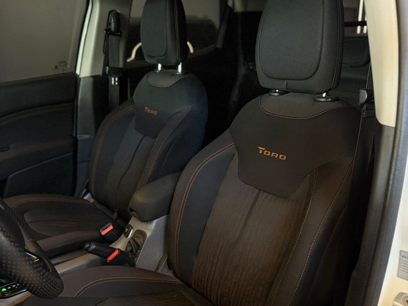 FIAT TORO 2.0 16V TURBO VOLCANO 4WD AT9 2018/2018 LEHMEN VEÍCULOS VENÂNCIO AIRES / Carros no Vale