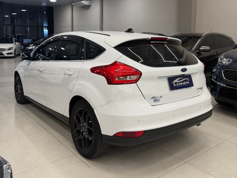 FORD FOCUS 2.0 TITANIUM 16V POWERSHIFT 2015/2016 LEHMEN VEÍCULOS VENÂNCIO AIRES / Carros no Vale