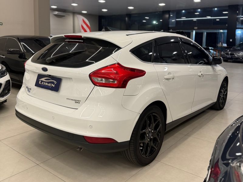 FORD FOCUS 2.0 TITANIUM 16V POWERSHIFT 2015/2016 LEHMEN VEÍCULOS VENÂNCIO AIRES / Carros no Vale