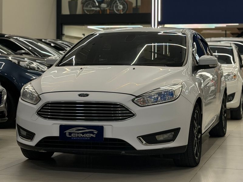 FORD FOCUS 2.0 TITANIUM 16V POWERSHIFT 2015/2016 LEHMEN VEÍCULOS VENÂNCIO AIRES / Carros no Vale