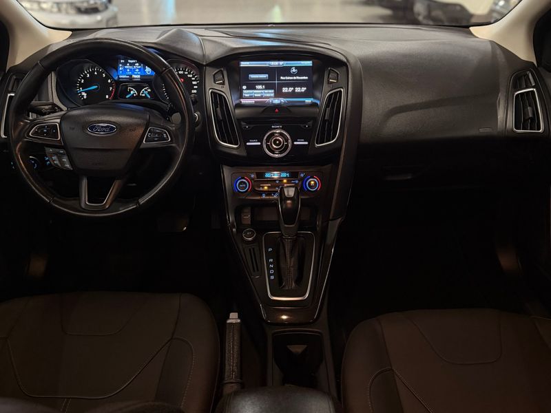 FORD FOCUS 2.0 TITANIUM 16V POWERSHIFT 2015/2016 LEHMEN VEÍCULOS VENÂNCIO AIRES / Carros no Vale