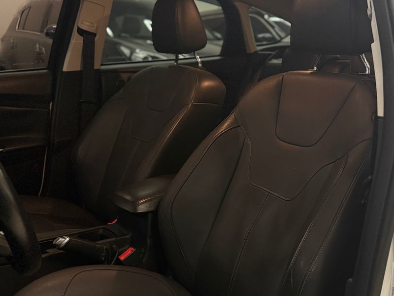FORD FOCUS 2.0 TITANIUM 16V POWERSHIFT 2015/2016 LEHMEN VEÍCULOS VENÂNCIO AIRES / Carros no Vale