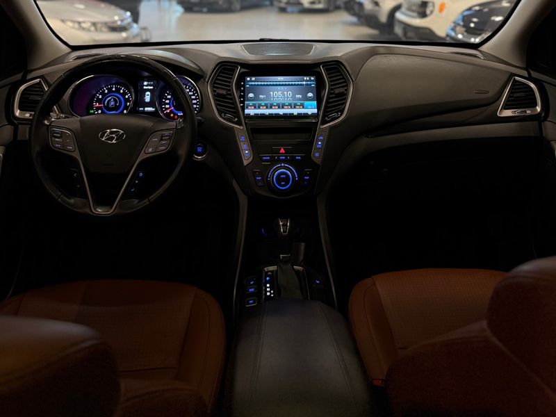 HYUNDAI GRAND SANTA FÉ 3.3 MPFI V6 4WD 2013/2014 LEHMEN VEÍCULOS VENÂNCIO AIRES / Carros no Vale
