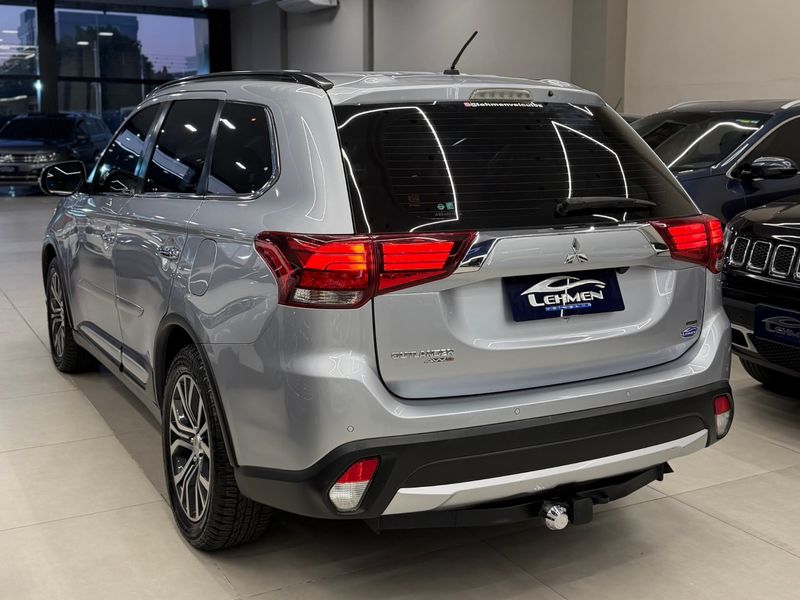 MITSUBISHI OUTLANDER 2.2 MIVEC DI-D HPE-S AWD 2015/2016 LEHMEN VEÍCULOS VENÂNCIO AIRES / Carros no Vale