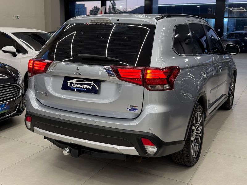 MITSUBISHI OUTLANDER 2.2 MIVEC DI-D HPE-S AWD 2015/2016 LEHMEN VEÍCULOS VENÂNCIO AIRES / Carros no Vale