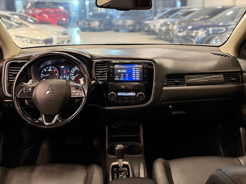 MITSUBISHI OUTLANDER 2.2 MIVEC DI-D HPE-S AWD 2015/2016 LEHMEN VEÍCULOS VENÂNCIO AIRES / Carros no Vale
