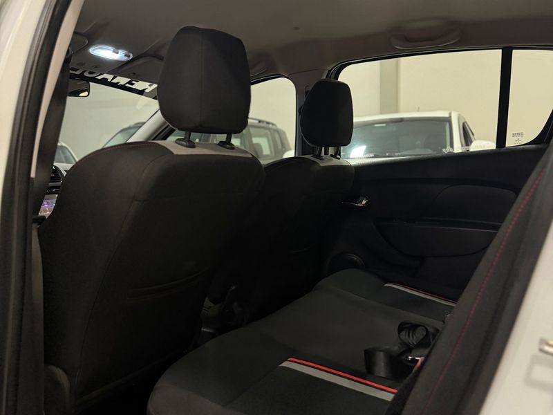 RENAULT SANDERO 2.0 RS 16V 2015/2016 LEHMEN VEÍCULOS VENÂNCIO AIRES / Carros no Vale
