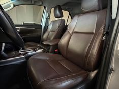 TOYOTA HILUX SW4 2.8 SRX 4X4 16V TURBO INTERCOOLER 2016/2016 LEHMEN VEÍCULOS VENÂNCIO AIRES / Carros no Vale