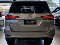 TOYOTA HILUX SW4 2.8 SRX 4X4 16V TURBO INTERCOOLER 2016/2016 LEHMEN VEÍCULOS VENÂNCIO AIRES / Carros no Vale