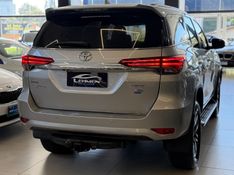 TOYOTA HILUX SW4 2.8 SRX 4X4 16V TURBO INTERCOOLER 2016/2016 LEHMEN VEÍCULOS VENÂNCIO AIRES / Carros no Vale