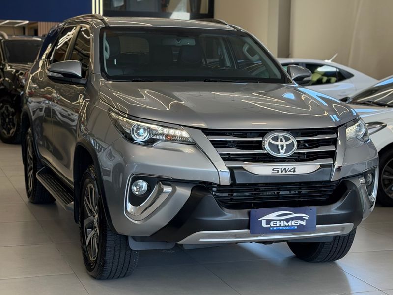 TOYOTA HILUX SW4 2.8 SRX 4X4 16V TURBO INTERCOOLER 2016/2016 LEHMEN VEÍCULOS VENÂNCIO AIRES / Carros no Vale TOYOTA HILUX SW4 2.8 SRX 4X4 16V TURBO INTERCOOLER 2016/2016 LEHMEN VEÍCULOS VENÂNCIO AIRES / Carros no Vale