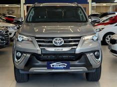 TOYOTA HILUX SW4 2.8 SRX 4X4 16V TURBO INTERCOOLER 2016/2016 LEHMEN VEÍCULOS VENÂNCIO AIRES / Carros no Vale
