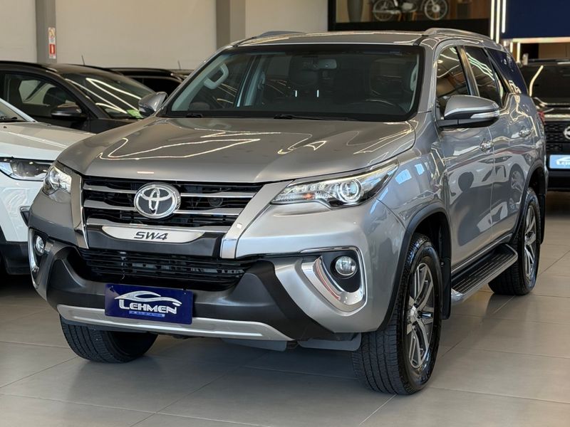 TOYOTA HILUX SW4 2.8 SRX 4X4 16V TURBO INTERCOOLER 2016/2016 LEHMEN VEÍCULOS VENÂNCIO AIRES / Carros no Vale TOYOTA HILUX SW4 2.8 SRX 4X4 16V TURBO INTERCOOLER 2016/2016 LEHMEN VEÍCULOS VENÂNCIO AIRES / Carros no Vale