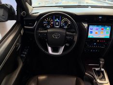 TOYOTA HILUX SW4 2.8 SRX 4X4 16V TURBO INTERCOOLER 2016/2016 LEHMEN VEÍCULOS VENÂNCIO AIRES / Carros no Vale