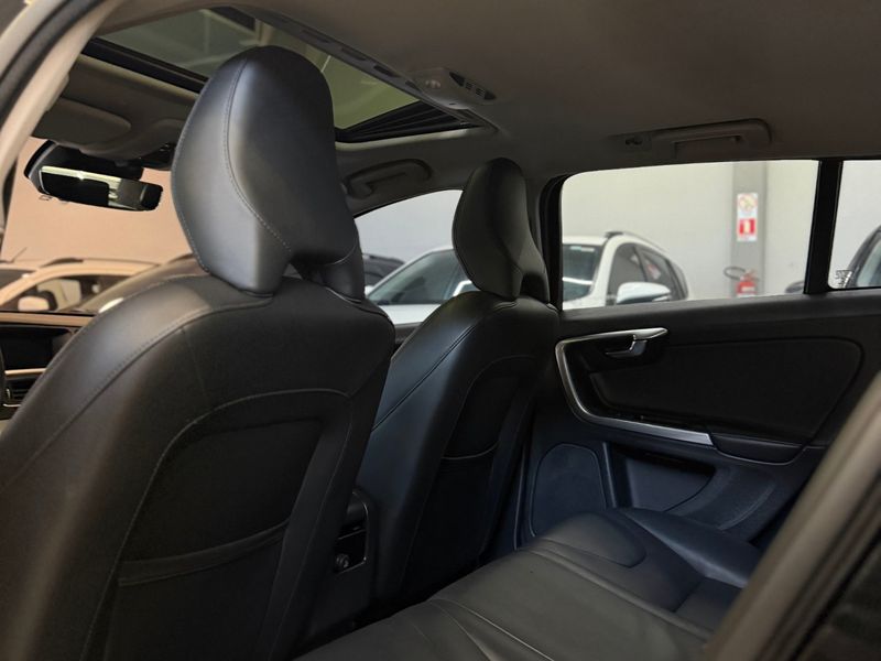VOLVO V60 2.0 T4 MOMENTUM 2017/2018 LEHMEN VEÍCULOS VENÂNCIO AIRES / Carros no Vale