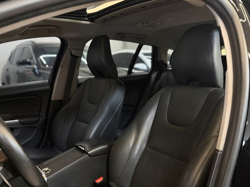 VOLVO V60 2.0 T4 MOMENTUM 2017/2018 LEHMEN VEÍCULOS VENÂNCIO AIRES / Carros no Vale