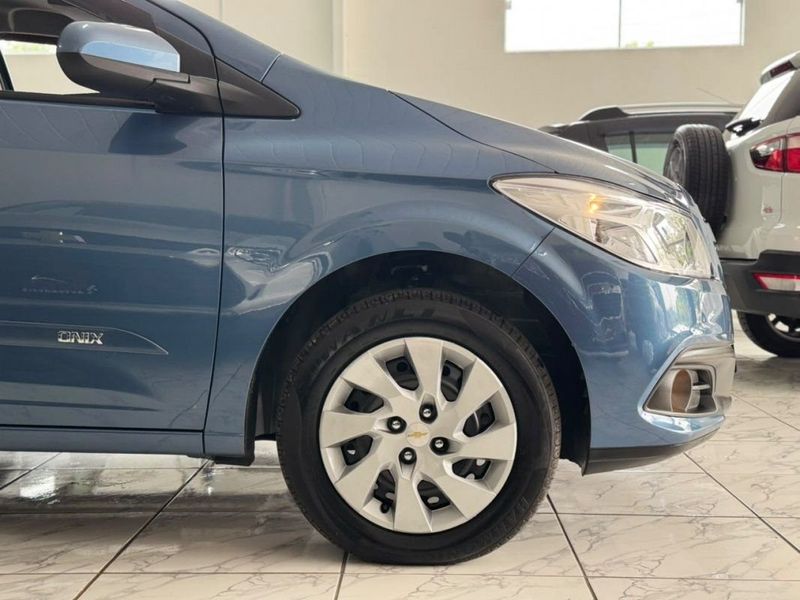 CHEVROLET ONIX HATCH LT 1.0 (VENDIDO) 2014 SÓ MOTOS E AUTOMÓVEIS SANTA CRUZ DO SUL / Carros no Vale CHEVROLET ONIX HATCH LT 1.0 (VENDIDO) 2014 SÓ MOTOS E AUTOMÓVEIS SANTA CRUZ DO SUL / Carros no Vale