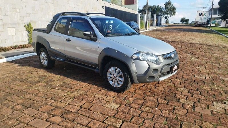 Fiat STRADA C.DUPLA ADVENTURE 1.8 2013 GRASSI VEÍCULOS LAJEADO / Carros no Vale