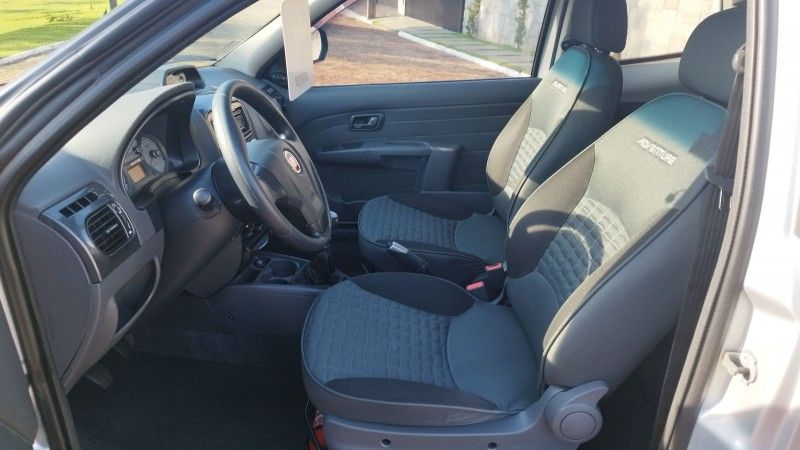 Fiat STRADA C.DUPLA ADVENTURE 1.8 2013 GRASSI VEÍCULOS LAJEADO / Carros no Vale