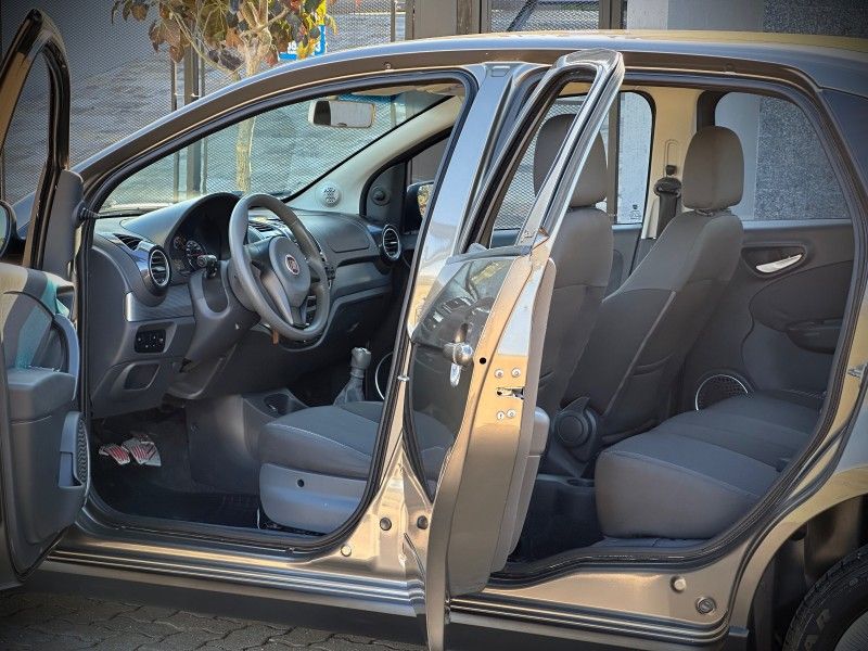 Fiat GRAND SIENA ATTRACTIVE 1.4 2013 NEUMANN VEÍCULOS ARROIO DO MEIO / Carros no Vale