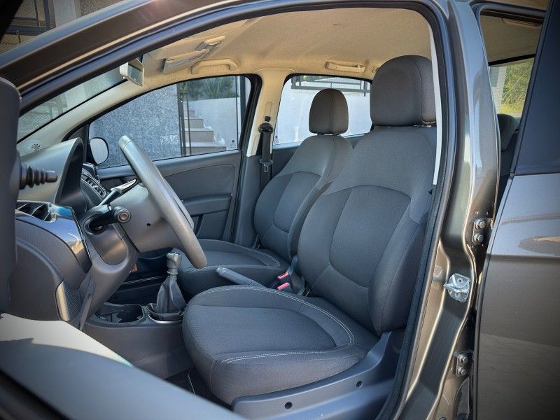 Fiat GRAND SIENA ATTRACTIVE 1.4 2013 NEUMANN VEÍCULOS ARROIO DO MEIO / Carros no Vale