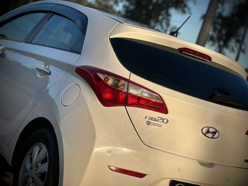 Hyundai HB20 COMFORT 1.6 2015 NEUMANN VEÍCULOS ARROIO DO MEIO / Carros no Vale Hyundai HB20 COMFORT 1.6 2015 NEUMANN VEÍCULOS ARROIO DO MEIO / Carros no Vale