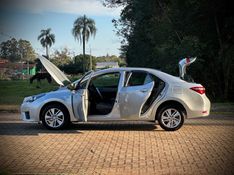 Toyota COROLLA GLi 1.8 2015 NEUMANN VEÍCULOS ARROIO DO MEIO / Carros no Vale