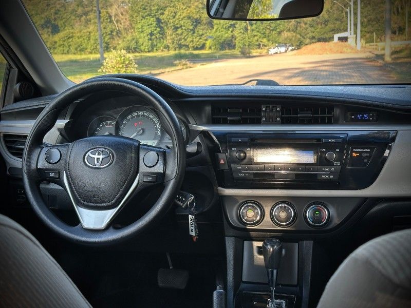 Toyota COROLLA GLi 1.8 2015 NEUMANN VEÍCULOS ARROIO DO MEIO / Carros no Vale Toyota COROLLA GLi 1.8 2015 NEUMANN VEÍCULOS ARROIO DO MEIO / Carros no Vale