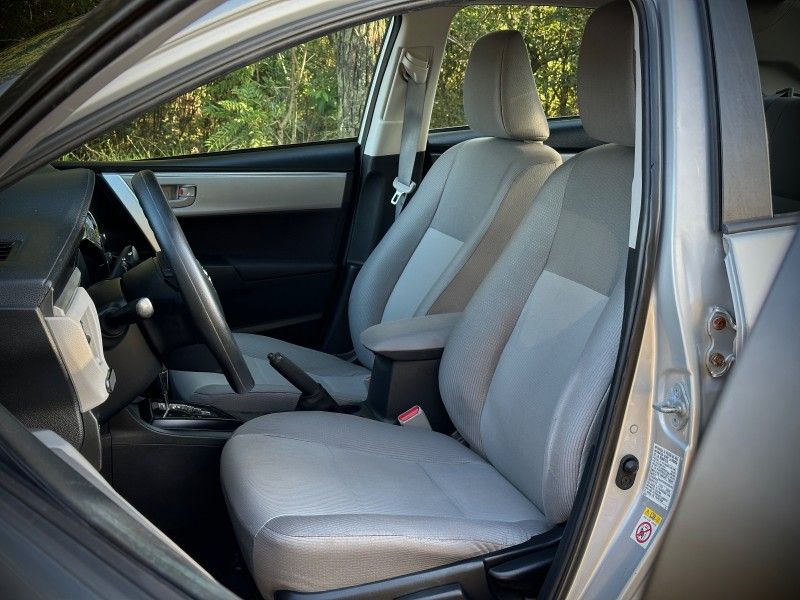 Toyota COROLLA GLi 1.8 2015 NEUMANN VEÍCULOS ARROIO DO MEIO / Carros no Vale Toyota COROLLA GLi 1.8 2015 NEUMANN VEÍCULOS ARROIO DO MEIO / Carros no Vale