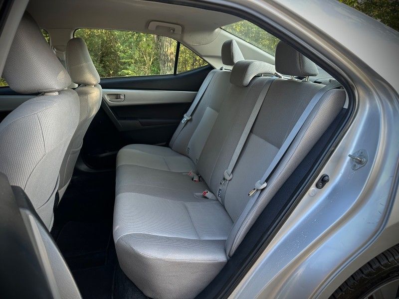 Toyota COROLLA GLi 1.8 2015 NEUMANN VEÍCULOS ARROIO DO MEIO / Carros no Vale Toyota COROLLA GLi 1.8 2015 NEUMANN VEÍCULOS ARROIO DO MEIO / Carros no Vale