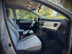 Toyota COROLLA GLi 1.8 2015 NEUMANN VEÍCULOS ARROIO DO MEIO / Carros no Vale