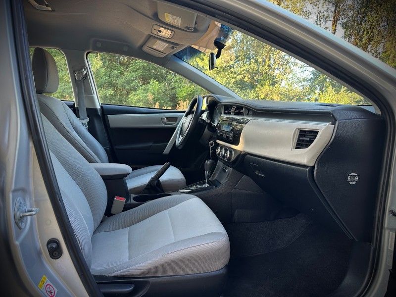 Toyota COROLLA GLi 1.8 2015 NEUMANN VEÍCULOS ARROIO DO MEIO / Carros no Vale Toyota COROLLA GLi 1.8 2015 NEUMANN VEÍCULOS ARROIO DO MEIO / Carros no Vale