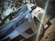 Toyota COROLLA GLi 1.8 2015 NEUMANN VEÍCULOS ARROIO DO MEIO / Carros no Vale