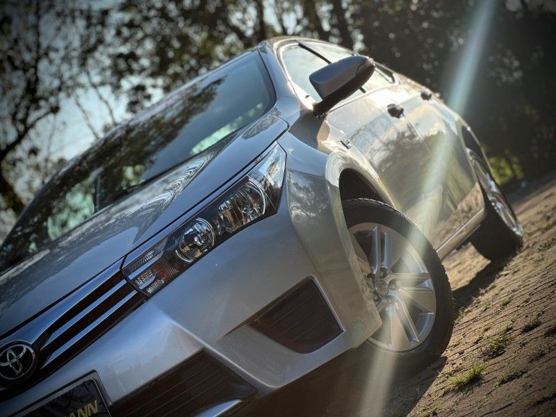 Toyota COROLLA GLi 1.8 2015 NEUMANN VEÍCULOS ARROIO DO MEIO / Carros no Vale Toyota COROLLA GLi 1.8 2015 NEUMANN VEÍCULOS ARROIO DO MEIO / Carros no Vale