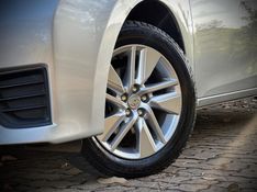 Toyota COROLLA GLi 1.8 2015 NEUMANN VEÍCULOS ARROIO DO MEIO / Carros no Vale