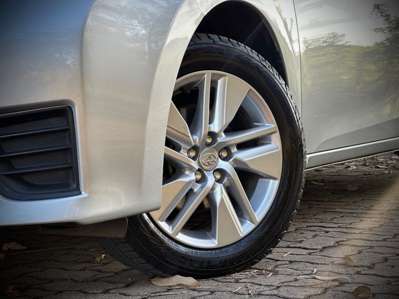 Toyota COROLLA GLi 1.8 2015 NEUMANN VEÍCULOS ARROIO DO MEIO / Carros no Vale Toyota COROLLA GLi 1.8 2015 NEUMANN VEÍCULOS ARROIO DO MEIO / Carros no Vale