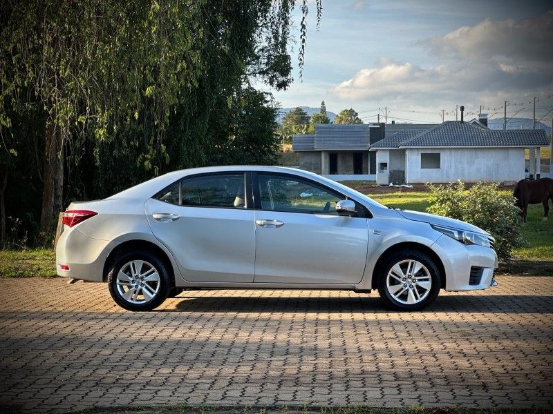 Toyota COROLLA GLi 1.8 2015 NEUMANN VEÍCULOS ARROIO DO MEIO / Carros no Vale Toyota COROLLA GLi 1.8 2015 NEUMANN VEÍCULOS ARROIO DO MEIO / Carros no Vale