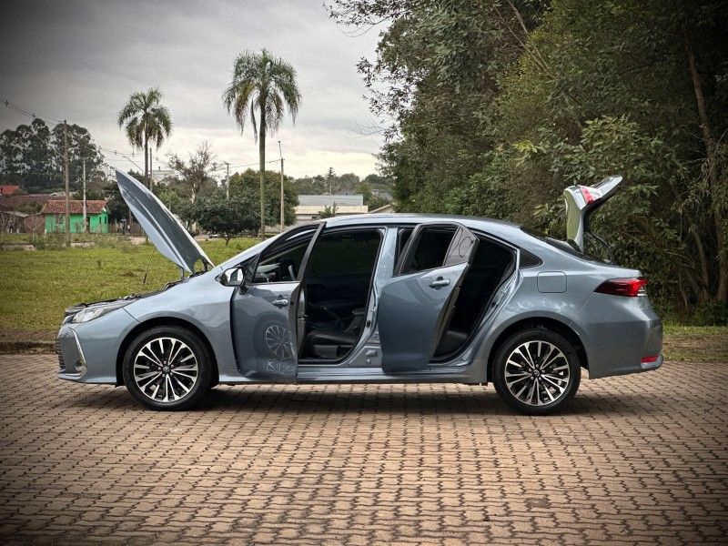 Toyota COROLLA GLI 2.0 2021 NEUMANN VEÍCULOS ARROIO DO MEIO / Carros no Vale