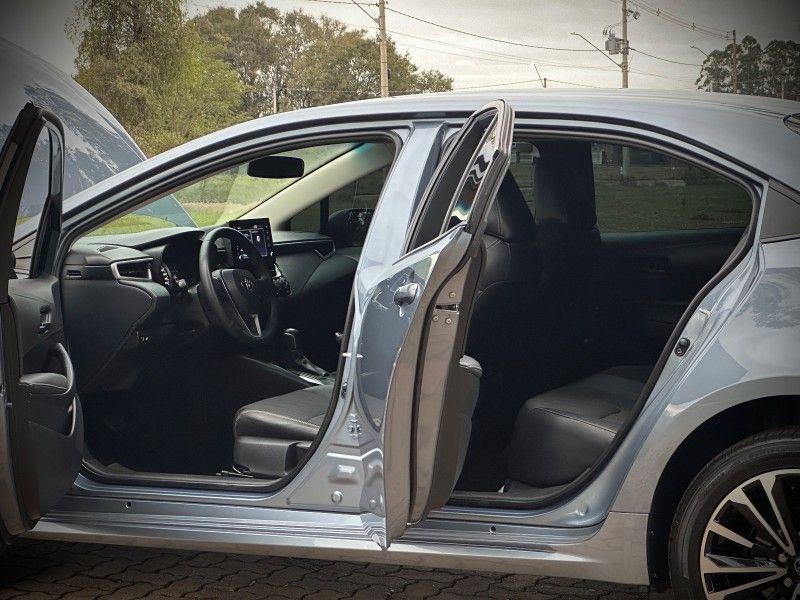 Toyota COROLLA GLI 2.0 2021 NEUMANN VEÍCULOS ARROIO DO MEIO / Carros no Vale