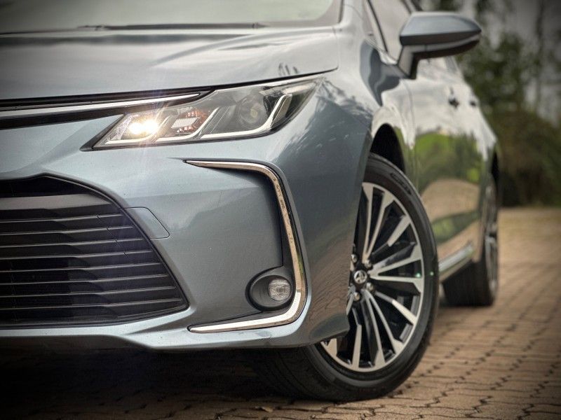Toyota COROLLA GLI 2.0 2021 NEUMANN VEÍCULOS ARROIO DO MEIO / Carros no Vale