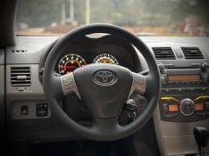 Toyota COROLLA XEi 2.0 2009 NEUMANN VEÍCULOS ARROIO DO MEIO / Carros no Vale