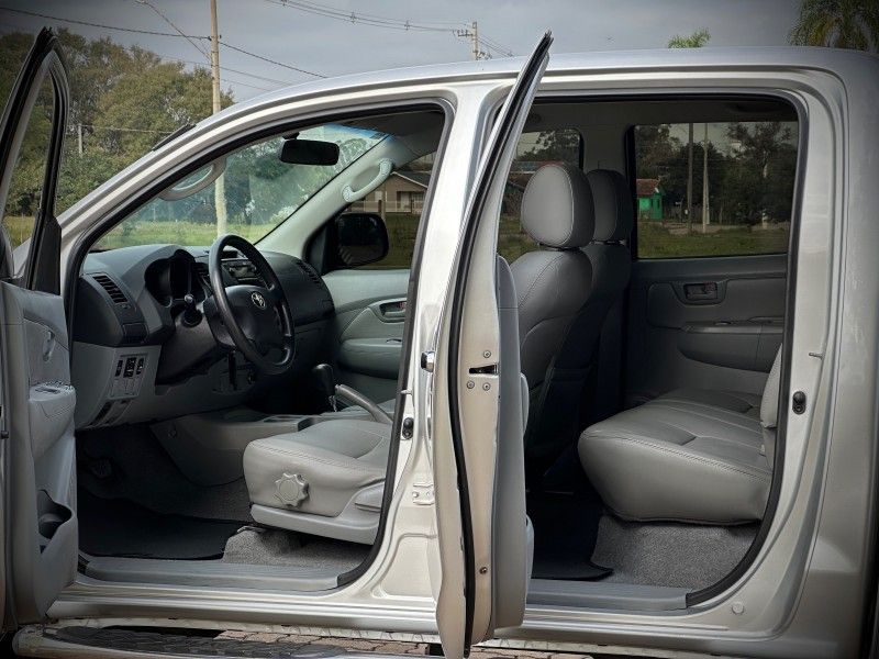 Toyota HILUX CAB.DUPLA SR 2.7 2010 NEUMANN VEÍCULOS ARROIO DO MEIO / Carros no Vale Toyota HILUX CAB.DUPLA SR 2.7 2010 NEUMANN VEÍCULOS ARROIO DO MEIO / Carros no Vale