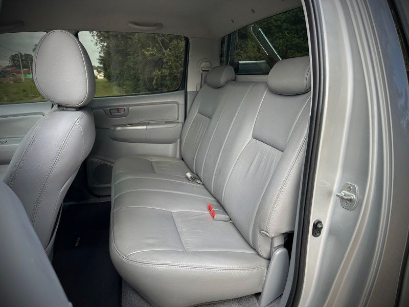 Toyota HILUX CAB.DUPLA SR 2.7 2010 NEUMANN VEÍCULOS ARROIO DO MEIO / Carros no Vale Toyota HILUX CAB.DUPLA SR 2.7 2010 NEUMANN VEÍCULOS ARROIO DO MEIO / Carros no Vale