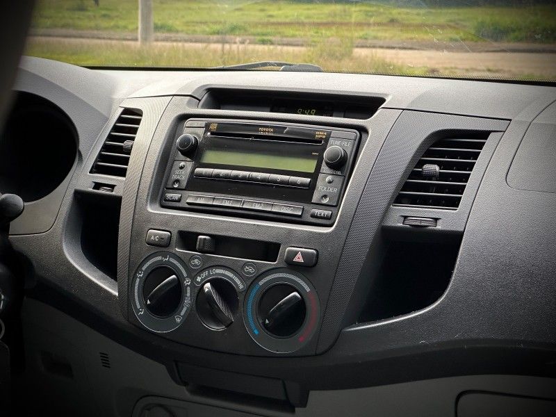 Toyota HILUX CAB.DUPLA SR 2.7 2010 NEUMANN VEÍCULOS ARROIO DO MEIO / Carros no Vale Toyota HILUX CAB.DUPLA SR 2.7 2010 NEUMANN VEÍCULOS ARROIO DO MEIO / Carros no Vale