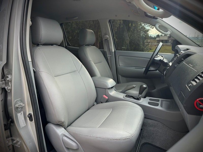 Toyota HILUX CAB.DUPLA SR 2.7 2010 NEUMANN VEÍCULOS ARROIO DO MEIO / Carros no Vale Toyota HILUX CAB.DUPLA SR 2.7 2010 NEUMANN VEÍCULOS ARROIO DO MEIO / Carros no Vale