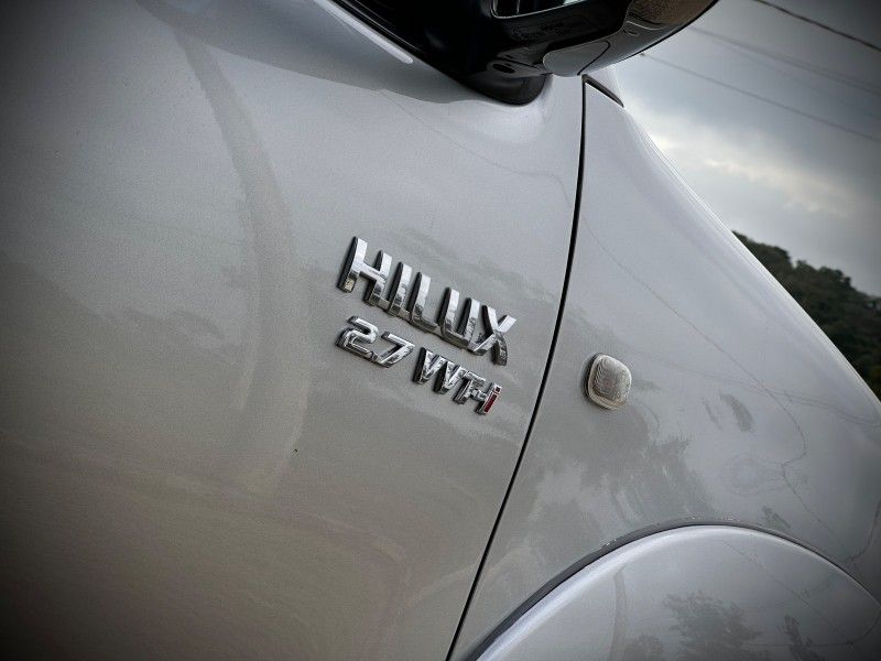 Toyota HILUX CAB.DUPLA SR 2.7 2010 NEUMANN VEÍCULOS ARROIO DO MEIO / Carros no Vale Toyota HILUX CAB.DUPLA SR 2.7 2010 NEUMANN VEÍCULOS ARROIO DO MEIO / Carros no Vale